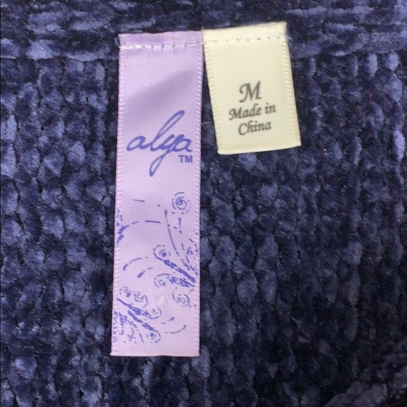 ๐๐ 3/$15 ๐๐ Alya dark blue knit sweater - Picture 3 of 6